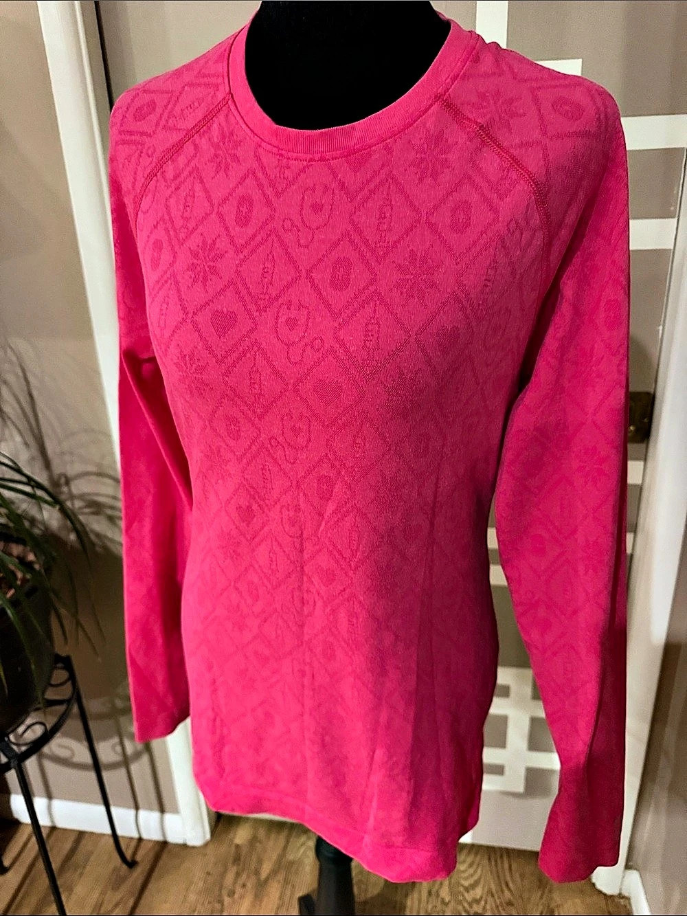 FIGS Salta Seamless Long Sleeve Underscrub Fair Isle Shocking Pink LIKE NEW Sz L